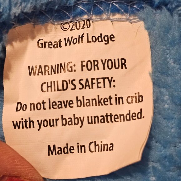 Great Wolf Lodge Story Time Fleece Blanket and 17" BAB Violet The Wolf Plush - Picture 10 of 12